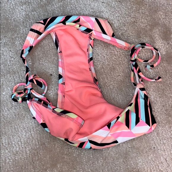 Bathing suit bottoms - Picture 3 of 3